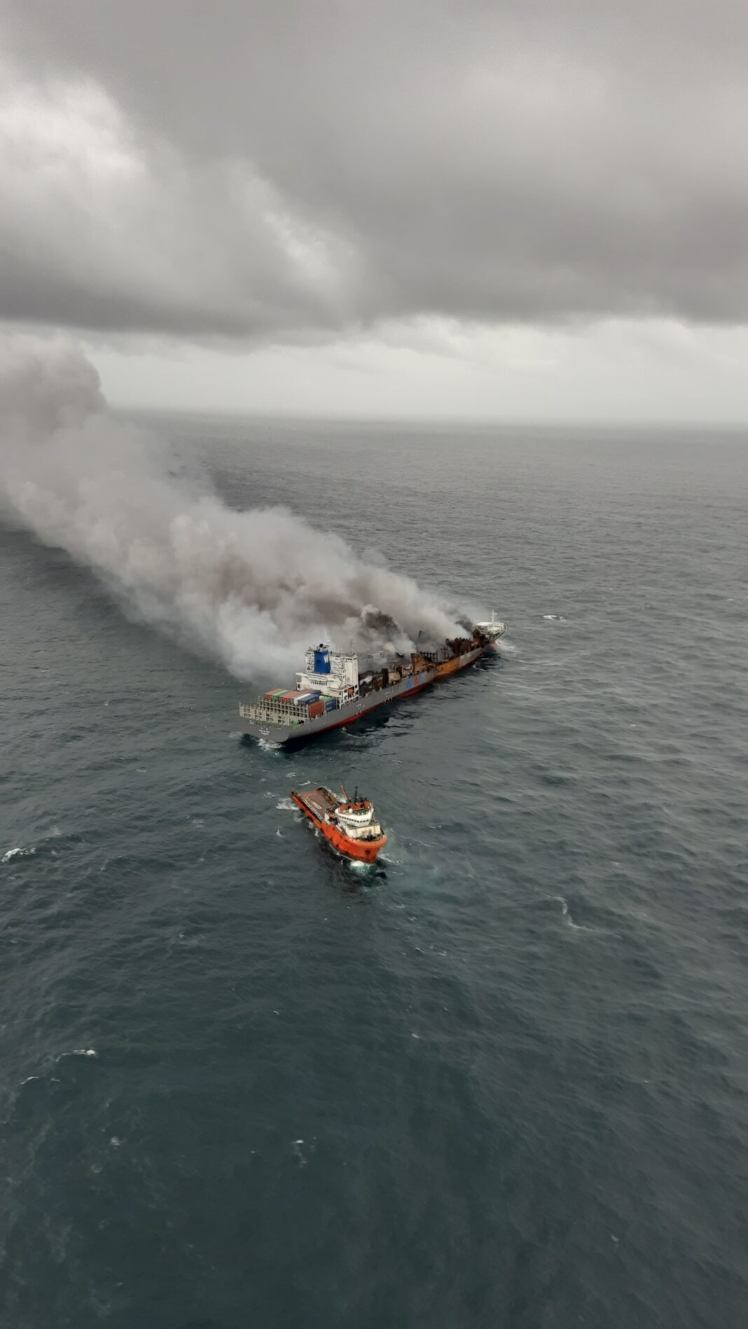 ICG, Navy, and Air Force Jointly Tow MV Wan Hai 503 Away from Coast Amid Firefighting Ops